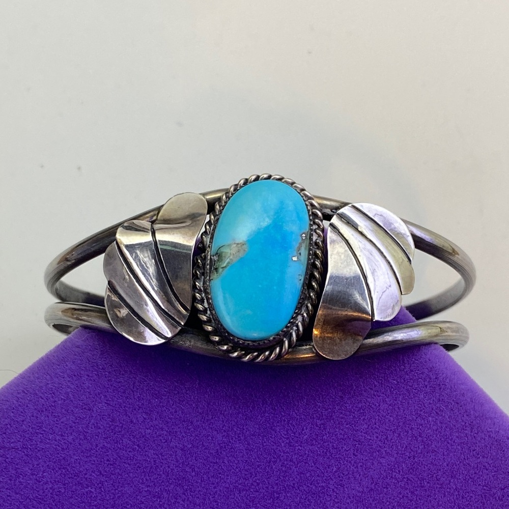💛 Vintage Sterling Silver and Turquoise Navajo Cuff Bracelet